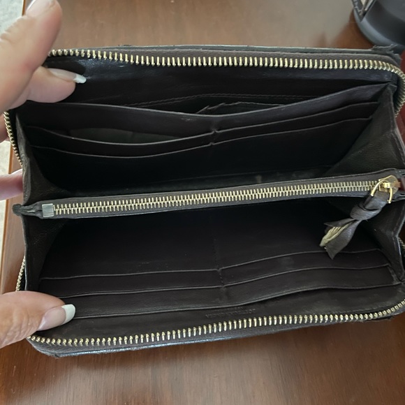 Authentic Bottega Veneta brown wallet.  Gently used. - Picture 3 of 4